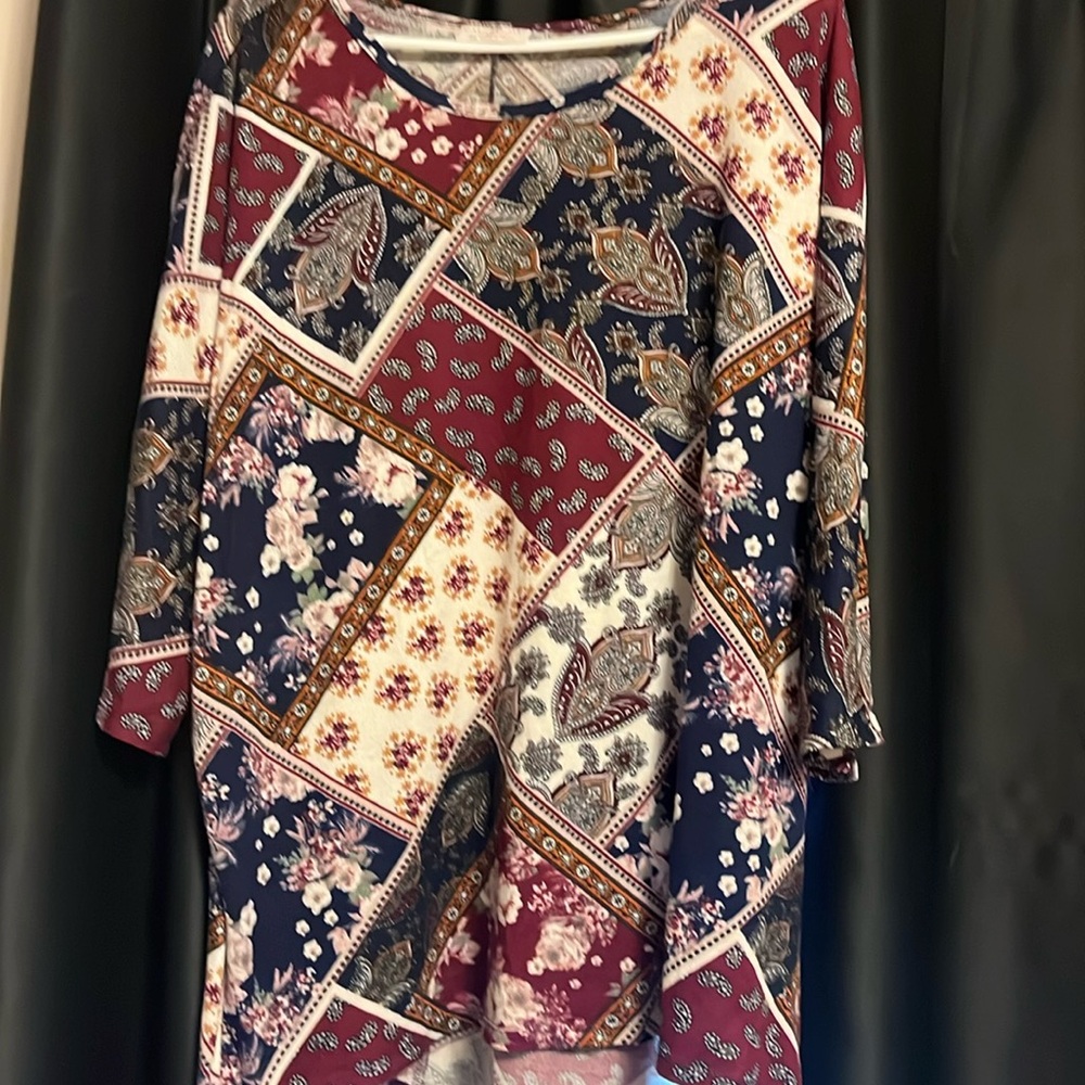 Women’s 2x navy:maroon shirt or tunic